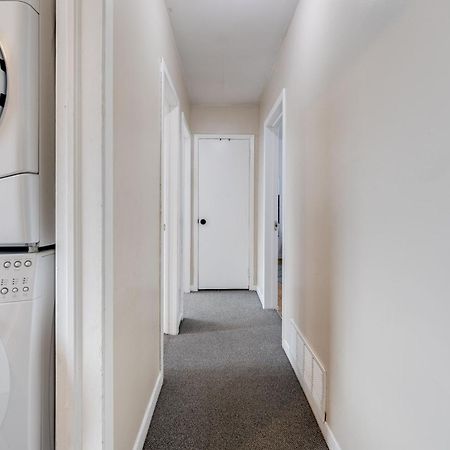 Eglinton West Guest Suite Торонто Экстерьер фото