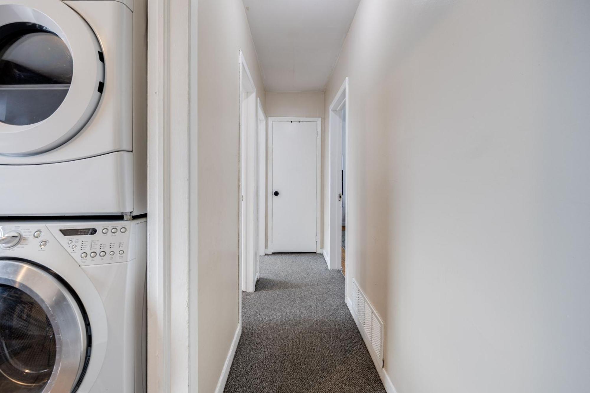 Eglinton West Guest Suite Торонто Экстерьер фото