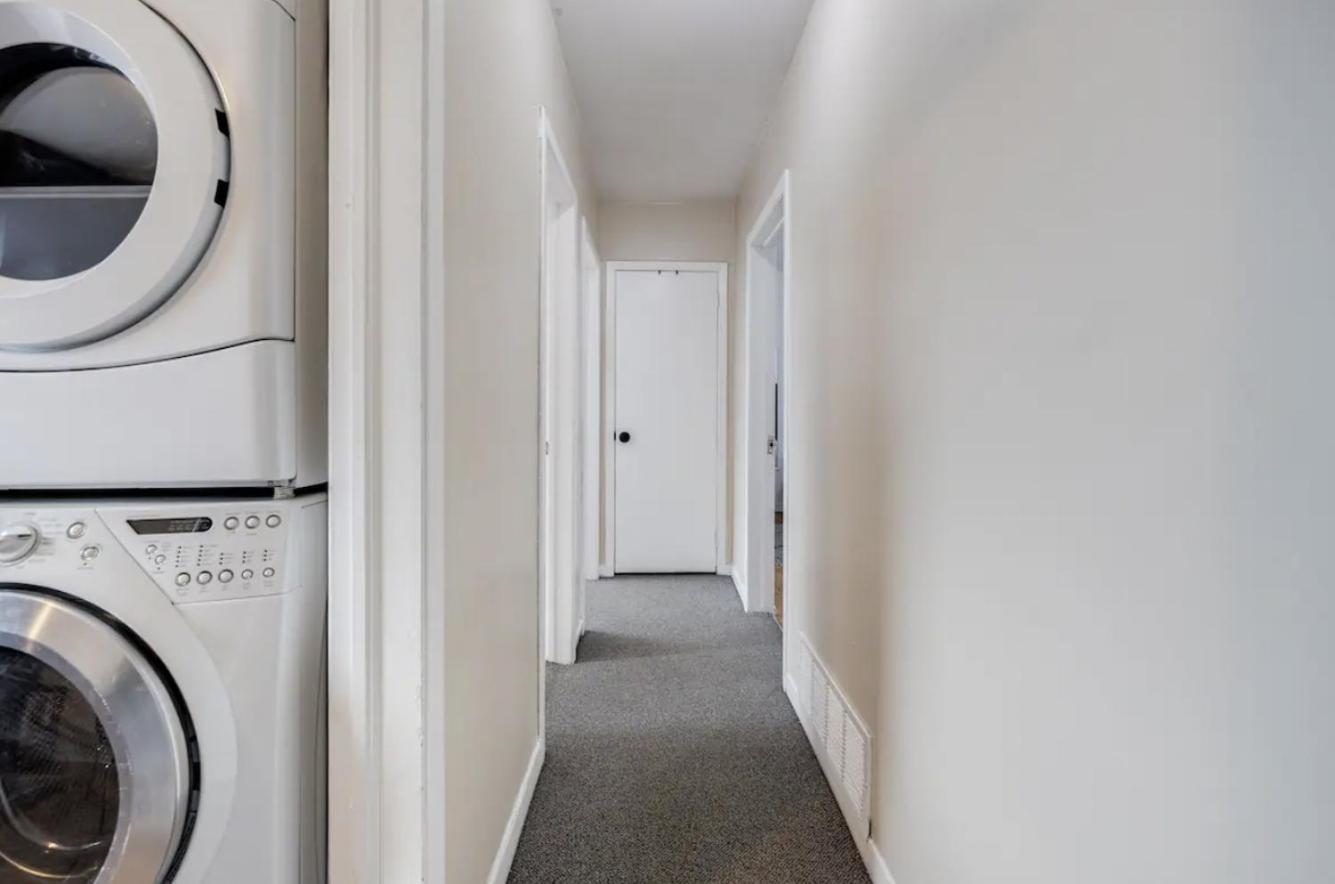 Eglinton West Guest Suite Торонто Экстерьер фото