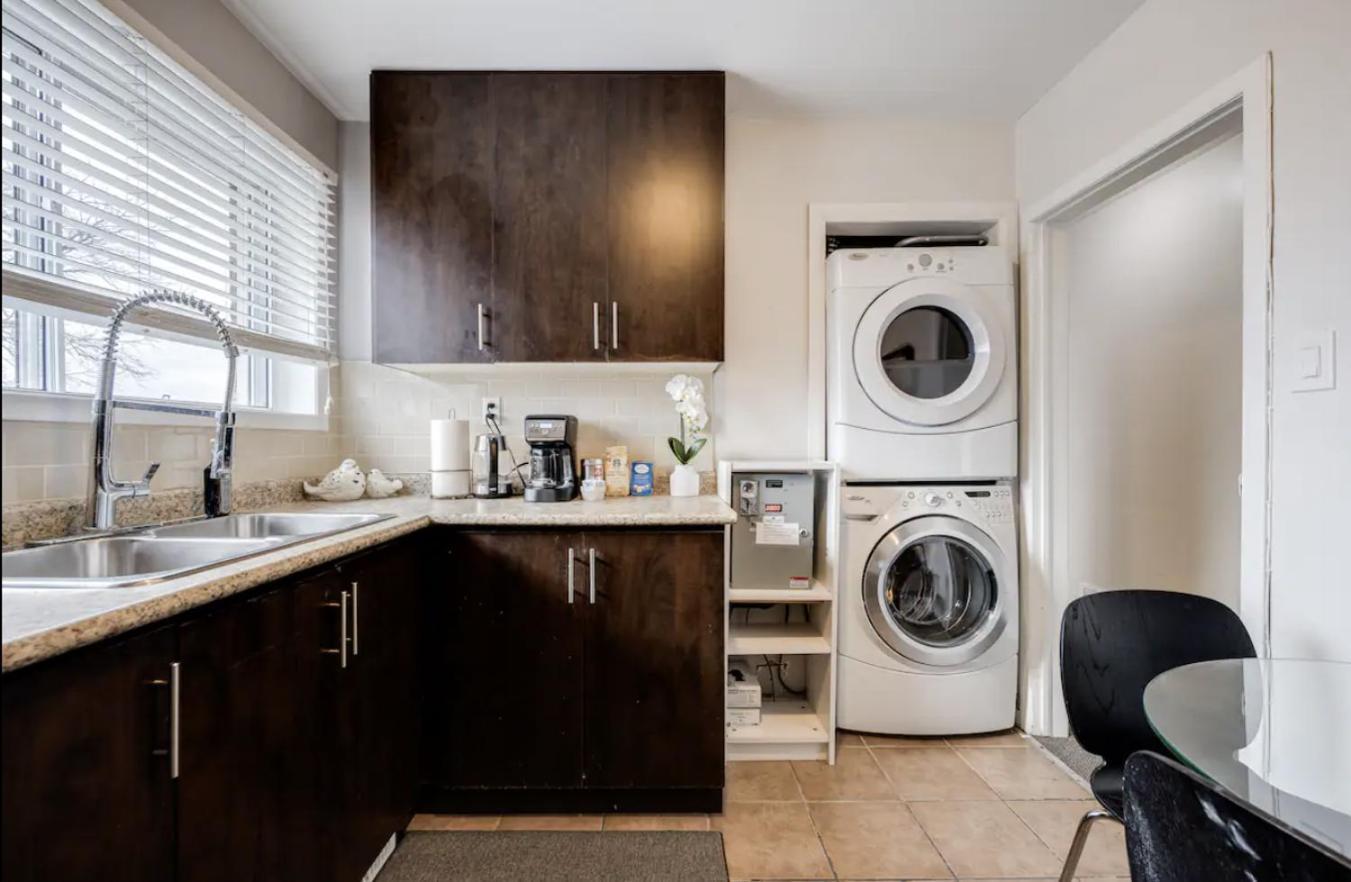 Eglinton West Guest Suite Торонто Экстерьер фото